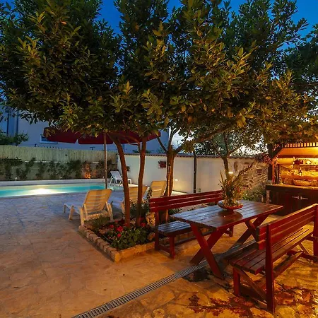 بيت للعطل Olive House زادار