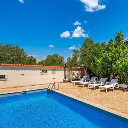 Olive House Semesterbostad